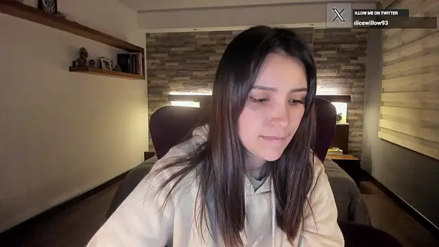 Snapshot of alicewilloww chatting on 09.10.25 alicewilloww online show from 09.10.25