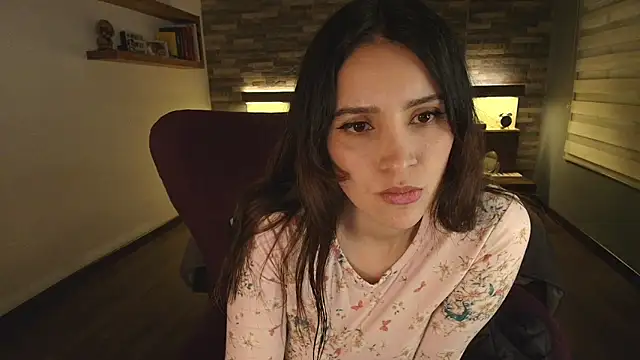 Snapshot of alicewilloww chatting on 10.14.25 alicewilloww online show from 10.14.25