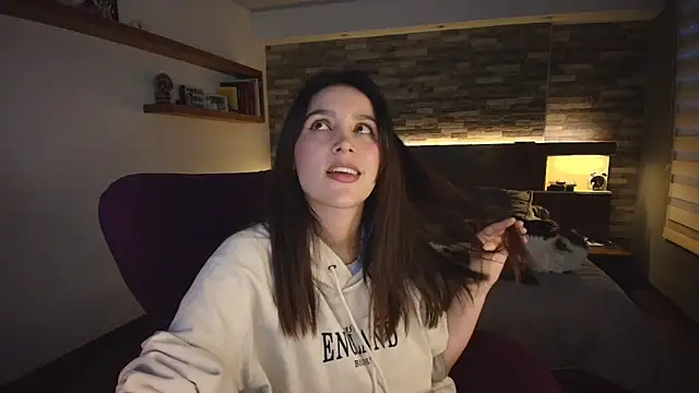 Snapshot of alicewilloww chatting on 10.20.25 alicewilloww online show from 10.20.25