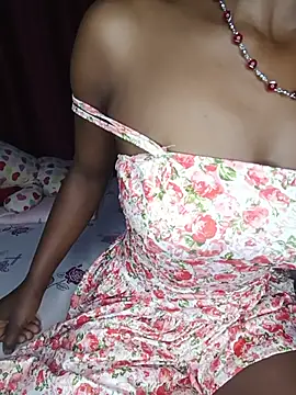 Snapshot of NicRaisaa chatting on 06.19.26 NicRaisaa online show from 06.19.26