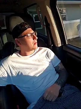 Snapshot of MrBiggBallz chatting on 12.12.24 MrBiggBallz online show from 12.12.24