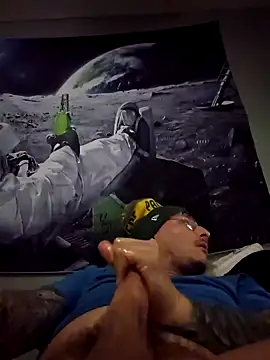 Snapshot of MrBiggBallz chatting on 01.14.25 MrBiggBallz online show from 01.14.25