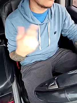 Snapshot of MrBiggBallz chatting on 01.18.25 MrBiggBallz online show from 01.18.25