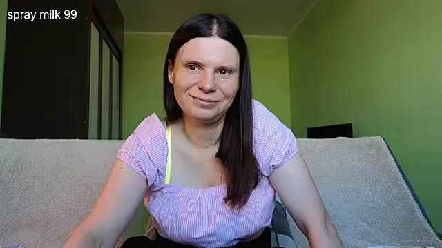 Snapshot of Liisa_ chatting on 06.25.26 Liisa online show from 06.25.26