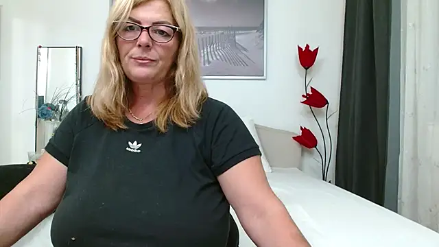 YulliaMilf online show from 11.07.25