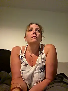 Snapshot of Wisie_Cutie chatting on 04.23.26 Wisie Cutie online show from 04.23.26