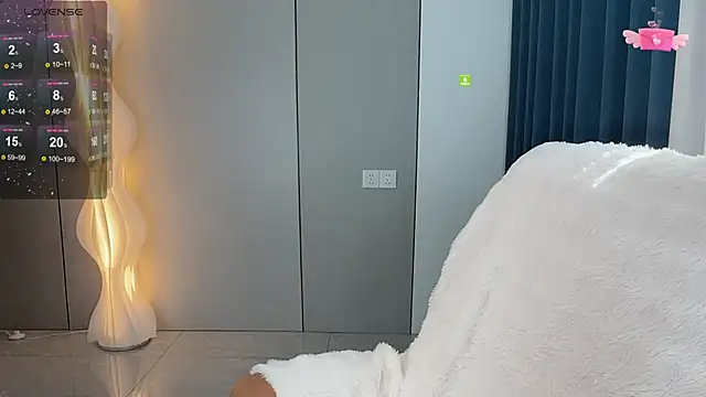 Snapshot of Mandy-- chatting on 10.24.25 Mandy-- online show from 10.24.25