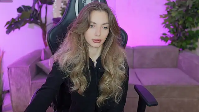 Snapshot of Kisasolo chatting on 03.16.25 Kisasolo online show from 03.16.25