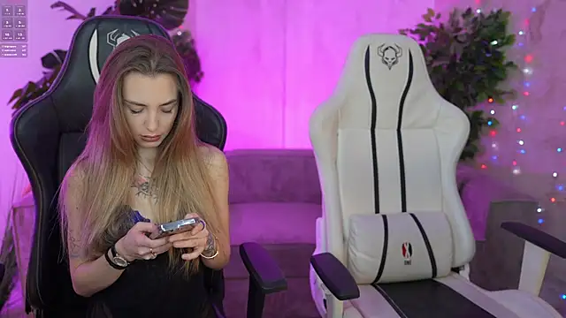 Snapshot of Kisasolo chatting on 03.18.25 Kisasolo online show from 03.18.25