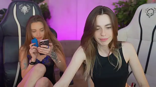 Snapshot of Kisasolo chatting on 03.19.25 Kisasolo online show from 03.19.25