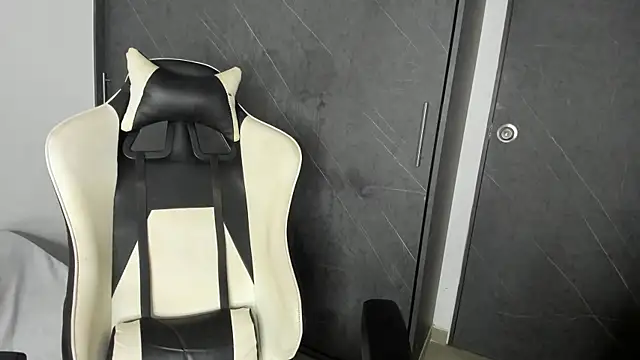 chloe ebony  online show from 04.02.26