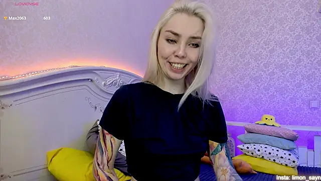 LillyMoure  online show from 01.19.25