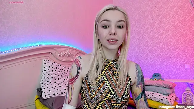 LillyMoure  online show from 02.02.25