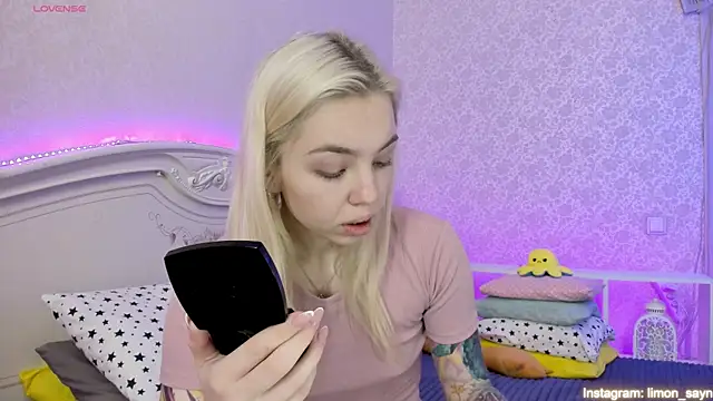 LillyMoure  online show from 02.10.25