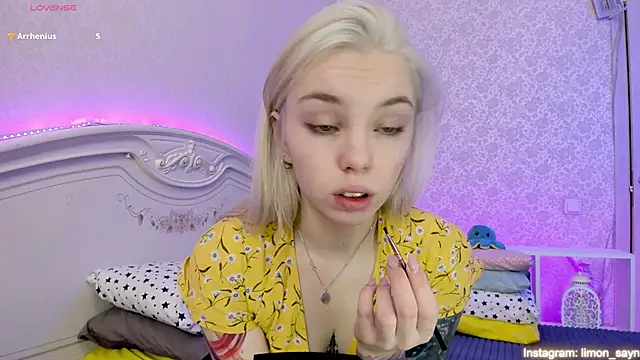 LillyMoure  online show from 02.15.25