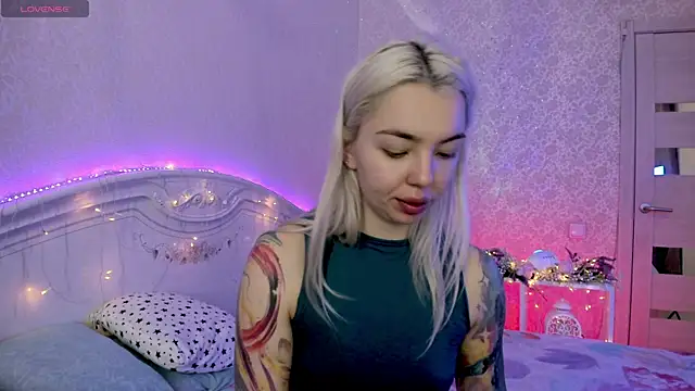 LillyMoure  online show from 11.08.25