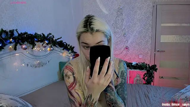 LillyMoure  online show from 12.15.25