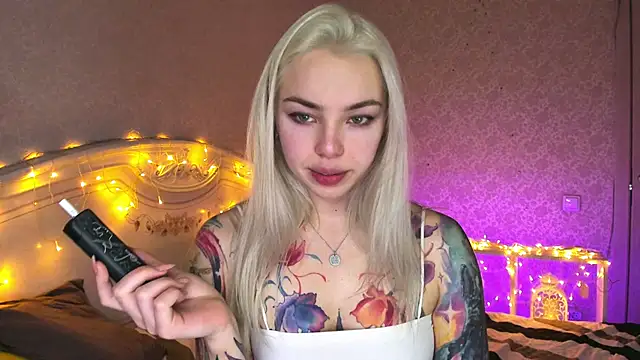 LillyMoure  online show from 02.05.26