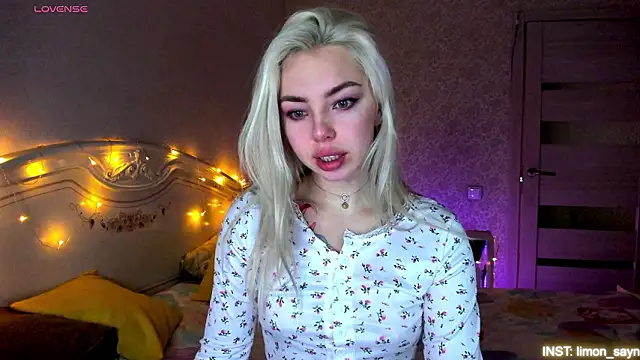 LillyMoure  online show from 03.28.26