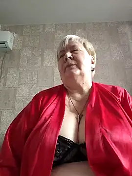 Snapshot of EffectFiona chatting on 01.27.25 EffectFiona online show from 01.27.25