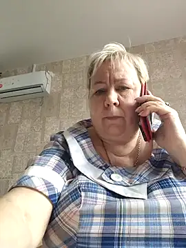 Snapshot of EffectFiona chatting on 03.22.25 EffectFiona online show from 03.22.25