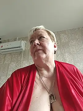 Snapshot of EffectFiona chatting on 06.29.26 EffectFiona online show from 06.29.26