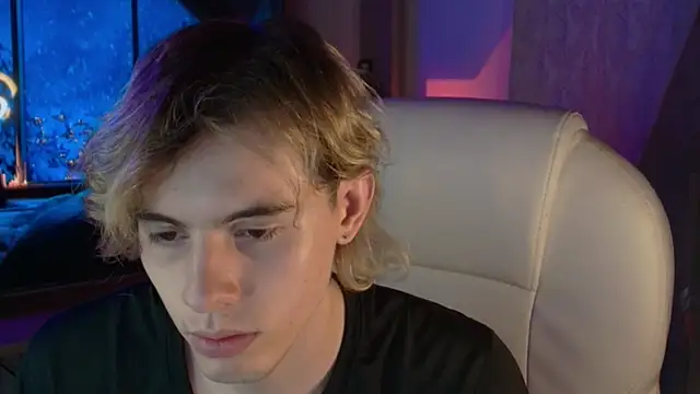 Snapshot of dimitri_tv chatting on 11.04.25 dimitri tv online show from 11.04.25