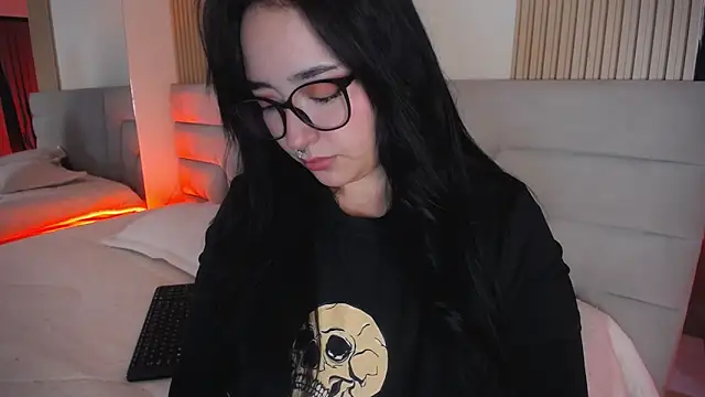 Snapshot of Miss_Loise chatting on 04.28.26 Miss Loise online show from 04.28.26
