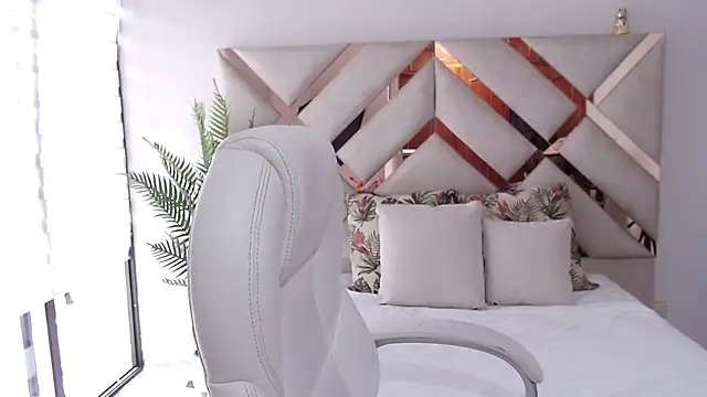 sophia hadid online show from 03.21.25