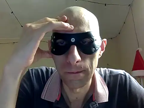 Snapshot of HandsomeAlfie chatting on 12.18.24 HandsomeAlfie online show from 12.18.24