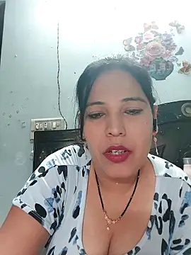 Snapshot of Poojabhabi101 chatting on 05.02.26 Poojabhabi101 online show from 05.02.26
