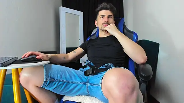 LiamCossio  online show from 01.08.25