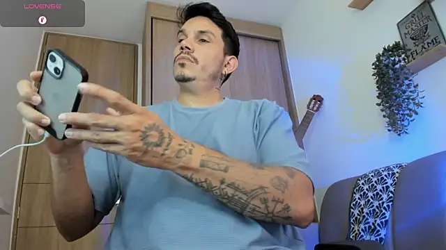 Snapshot of alejandro_stark chatting on 05.22.26 alejandro stark online show from 05.22.26
