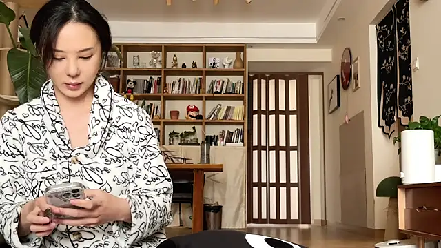 Snapshot of grandeeney chatting on 11.03.25 grandeeney online show from 11.03.25