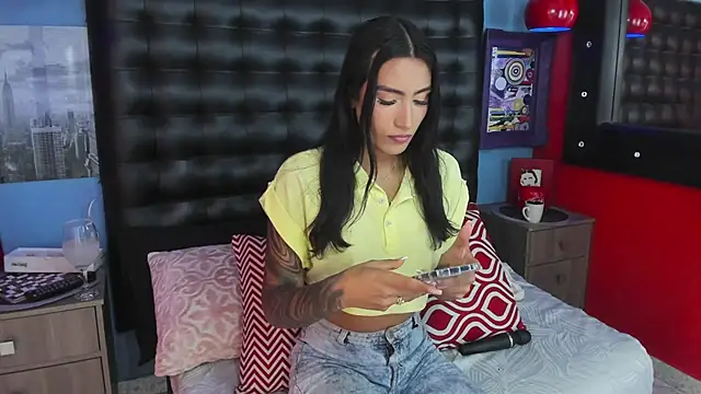 Snapshot of Taly_Fox chatting on 11.13.25 Taly Fox online show from 11.13.25