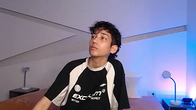 hot little bunny online show from 02.18.25