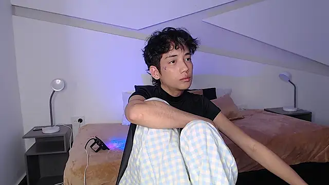 hot little bunny online show from 03.02.25