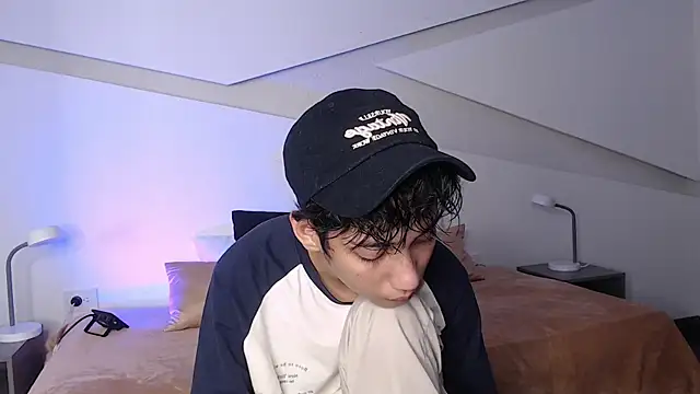 hot little bunny online show from 03.07.25