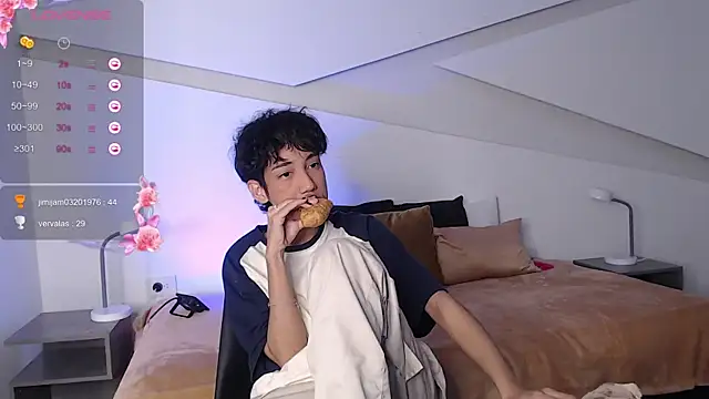 hot little bunny online show from 03.08.25