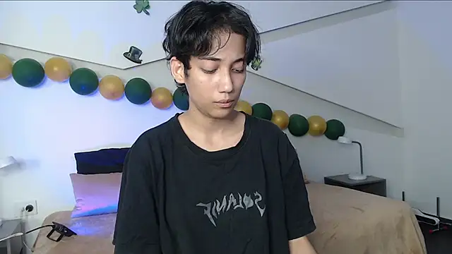 hot little bunny online show from 03.18.25