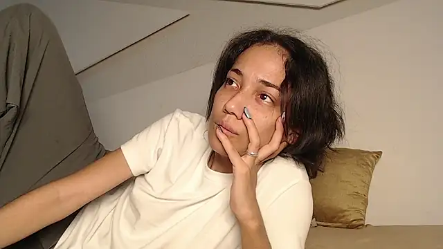 hot little bunny online show from 10.01.25