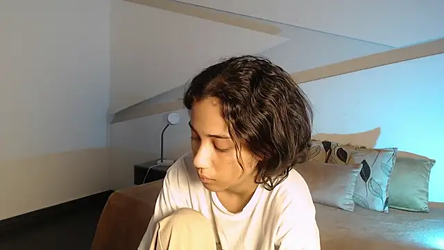 hot little bunny online show from 10.03.25