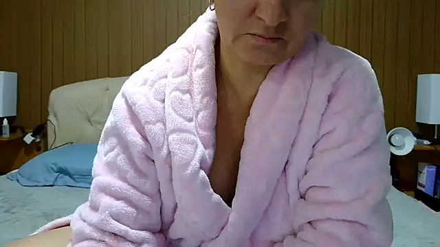 Snapshot of Kellynha_Sweet chatting on 10.30.25 Kellynha Sweet online show from 10.30.25