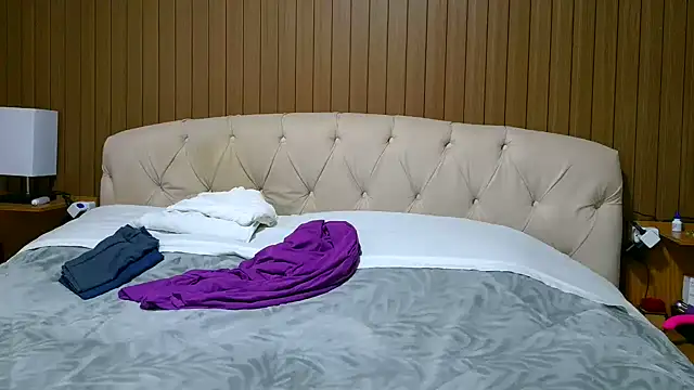 Snapshot of Kellynha_Sweet chatting on 12.18.25 Kellynha Sweet online show from 12.18.25