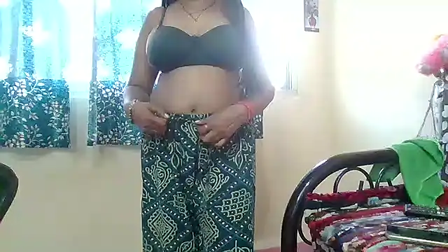 NautyBabe online show from 11.15.25