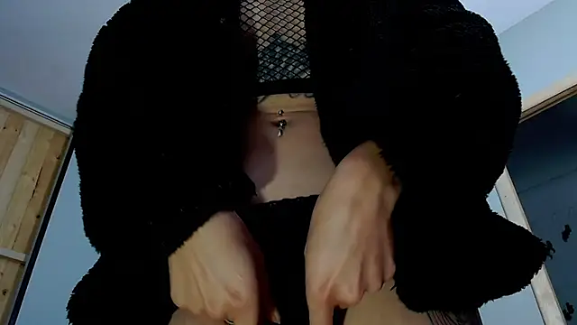 VickyJackson  online show from 02.25.25