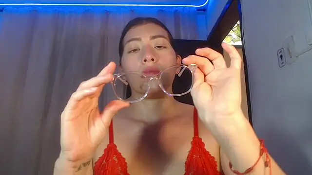 Snapshot of DaMikaela_ chatting on 02.21.25 DaMikaela online show from 02.21.25