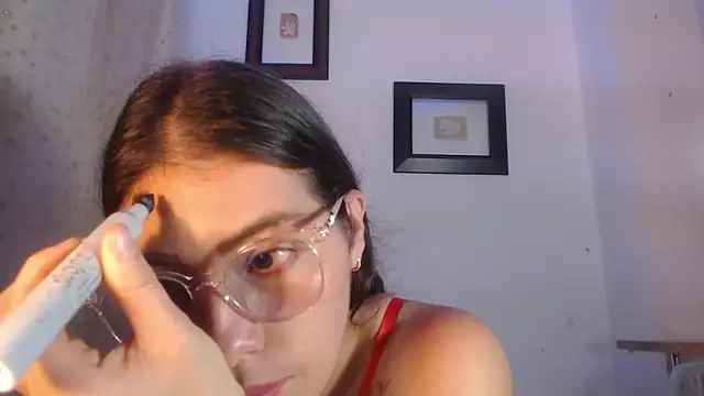 Snapshot of DaMikaela_ chatting on 03.12.25 DaMikaela online show from 03.12.25
