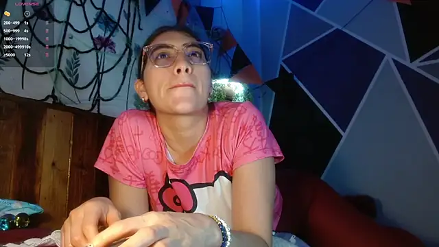 Snapshot of DaMikaela_ chatting on 10.17.25 DaMikaela online show from 10.17.25