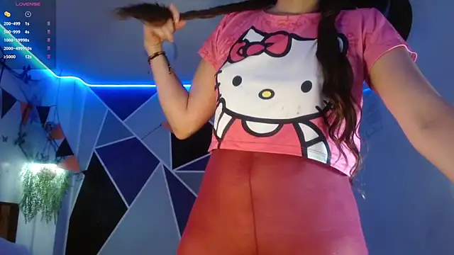 Snapshot of DaMikaela_ chatting on 10.18.25 DaMikaela online show from 10.18.25